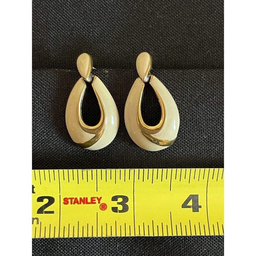 VTG NAPIER Door Knocker Dangle Drop Earrings Oval Gold Tone Metal & Ivory Enamel - Picture 7 of 9